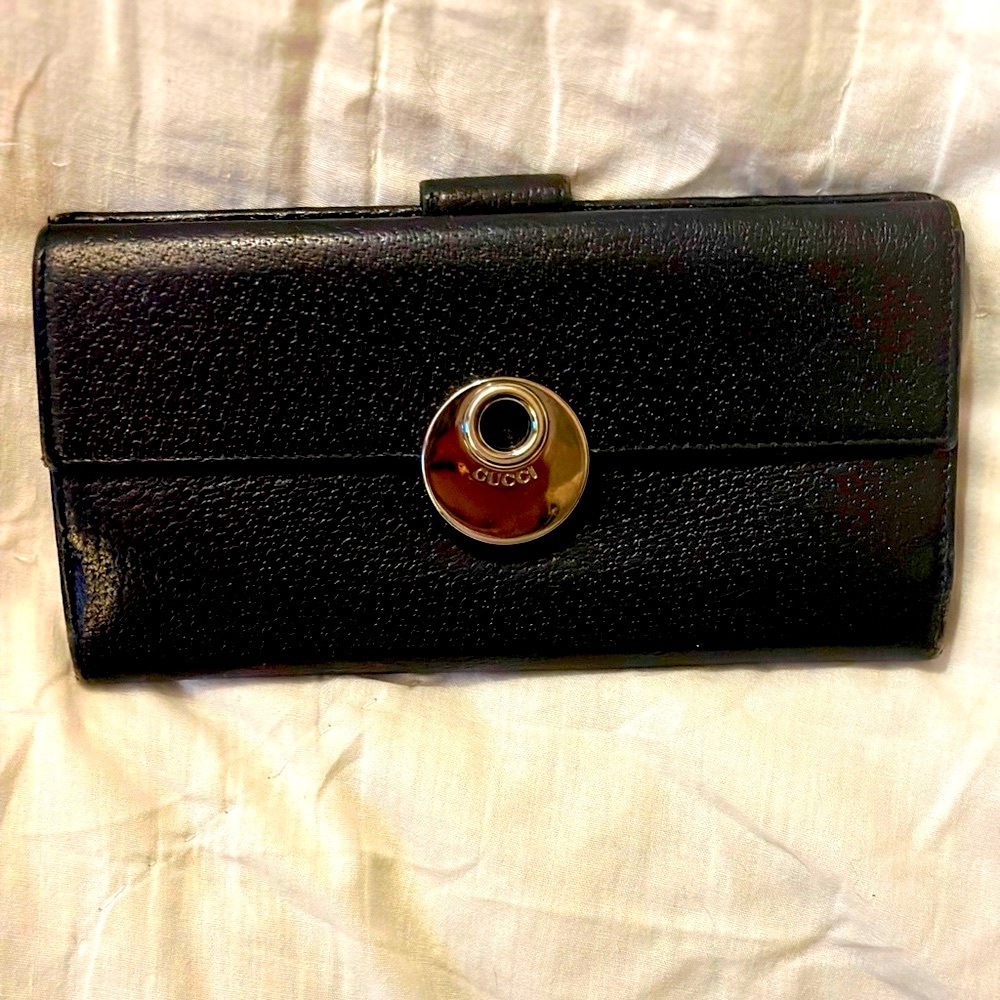 Gucci long wallet in great condition